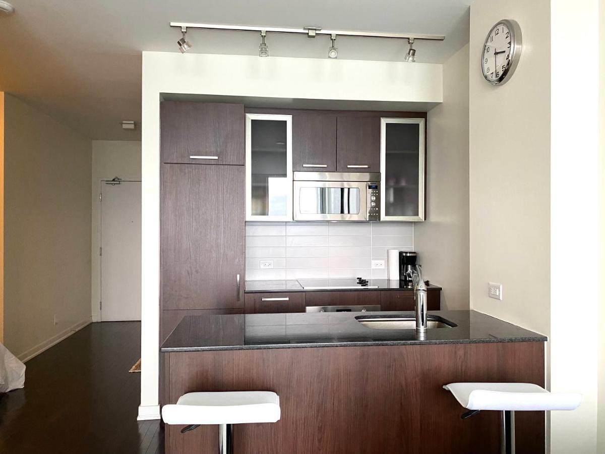 Cozy 2 Bedroom Free Parking Downtown Toronto 1Min Scotiabank Arena Tff Cn Tower Rogers Centre Union Station Exterior photo