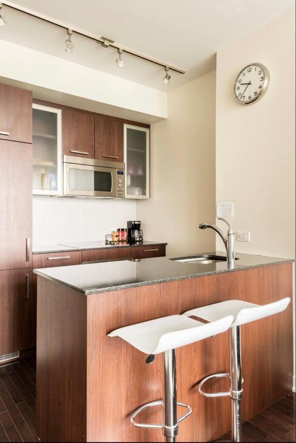 Cozy 2 Bedroom Free Parking Downtown Toronto 1Min Scotiabank Arena Tff Cn Tower Rogers Centre Union Station Exterior photo